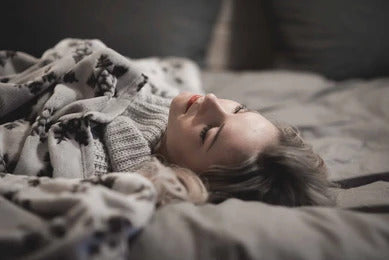 Light Therapy Blog Article Les bienfaits pour la santé de dormir sans oreiller